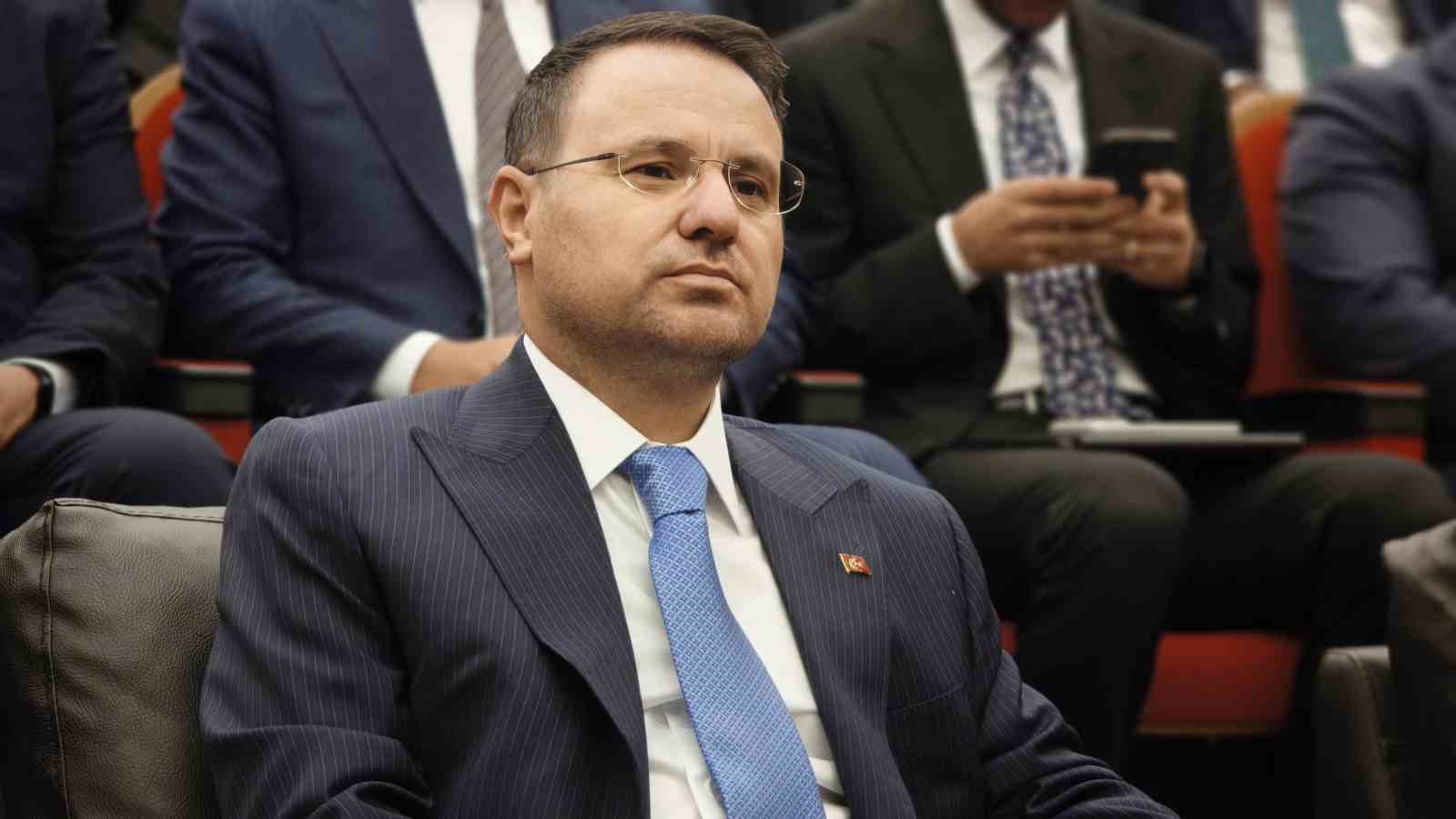 Bakan Gürlek: "27 bin 500 hakim ve savcımızla, 211 bin avukatımızla aynı büyük hukuk ailesinin mensuplarıyız"