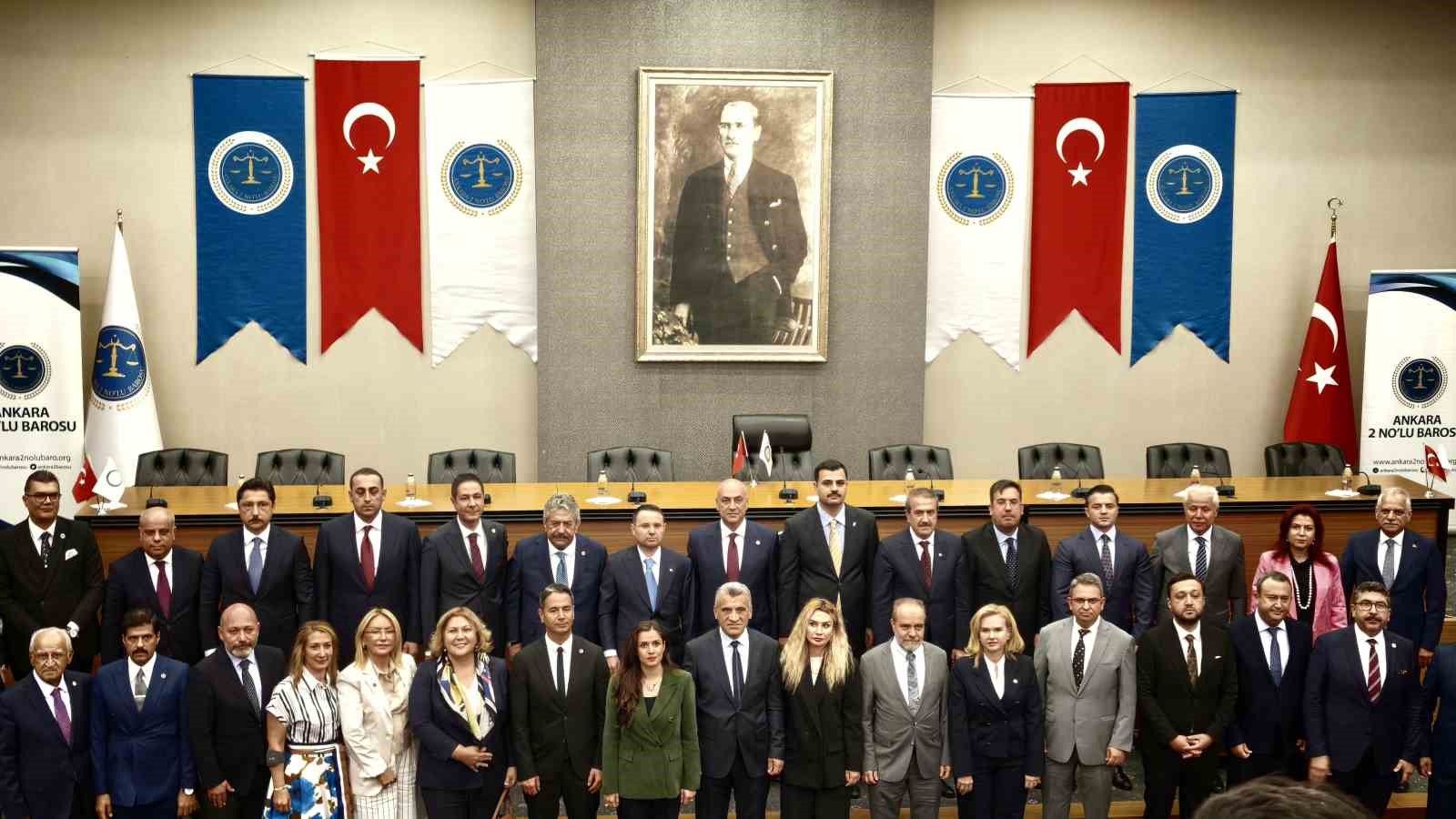 Bakan Gürlek: "27 bin 500 hakim ve savcımızla, 211 bin avukatımızla aynı büyük hukuk ailesinin mensuplarıyız"