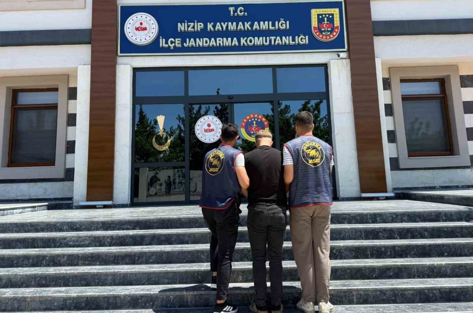 Kesinleşmiş 10’ar yıl cezayla aranan 2 şahıs yakalandı