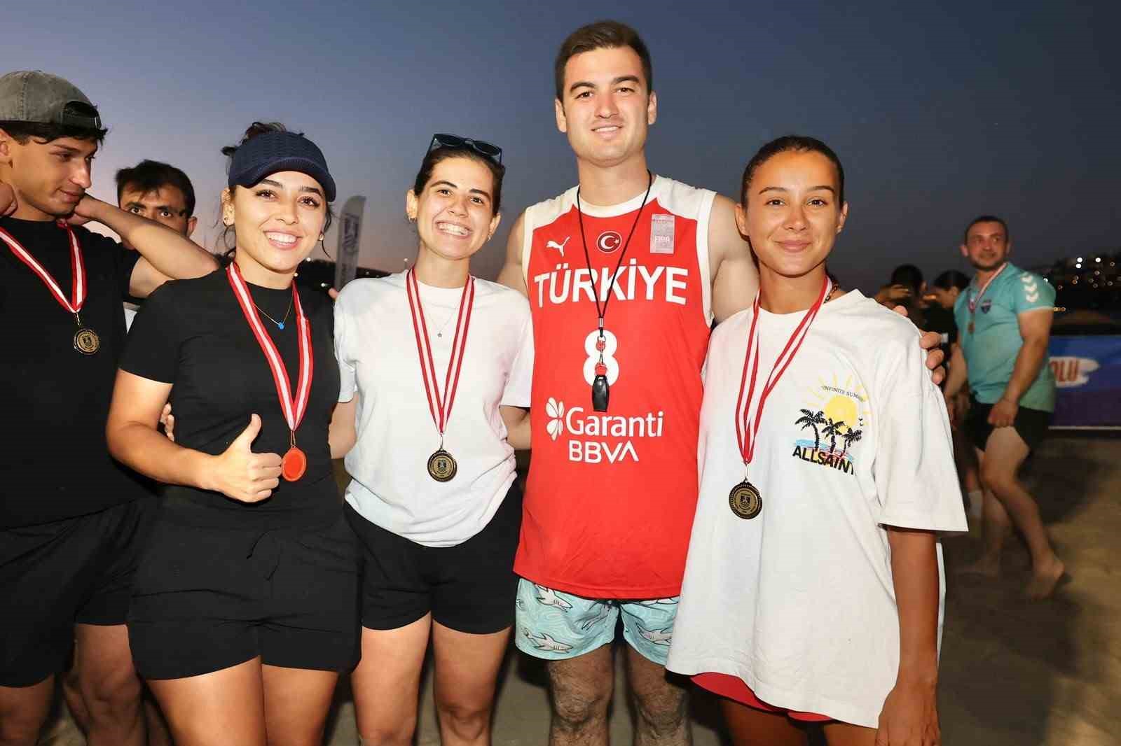 Plaj Voleybolu Şenliği Gündoğan’da tamamlandı