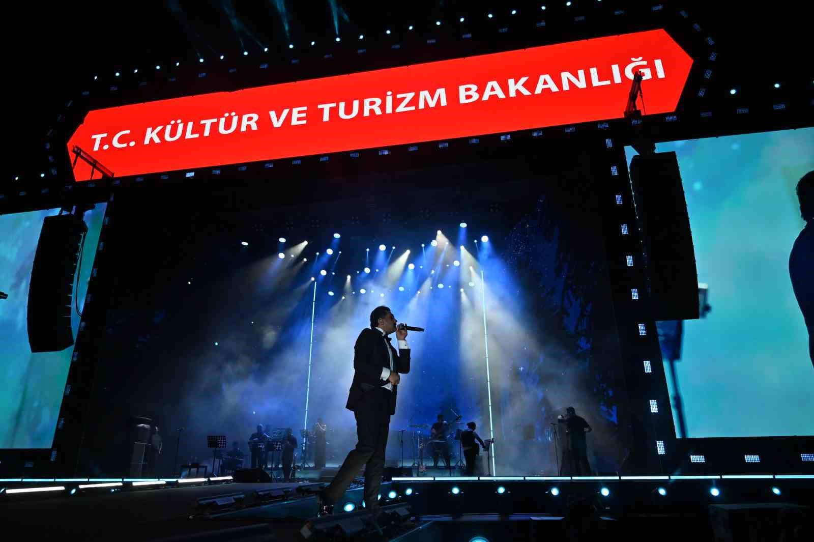 Çanakkale Kültür Yolu Festivali’nin müzik maratonu Bayhan’la son buldu