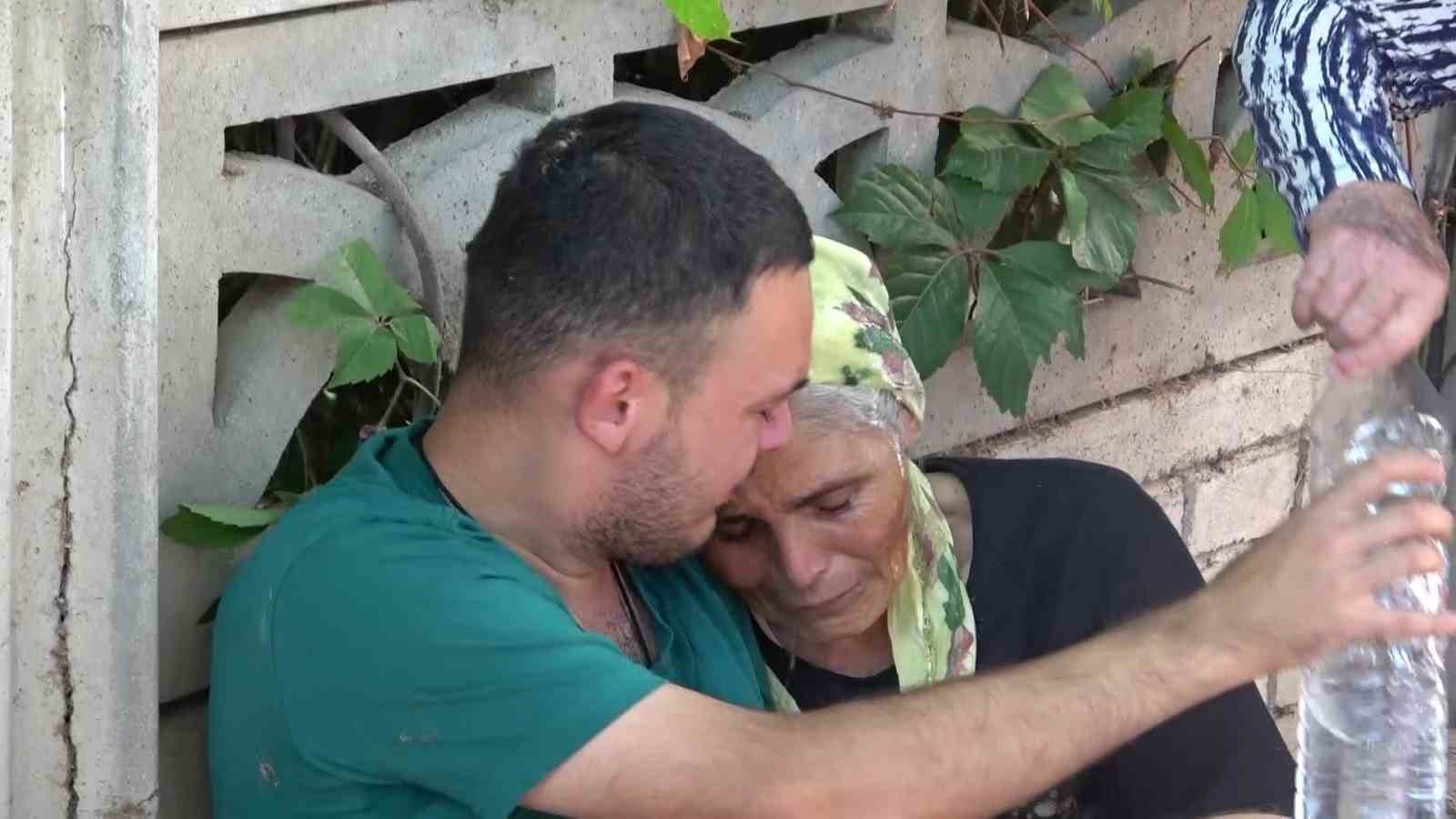 Anne oğlunun, oğlu annesinin yanan evde olduğunu zannetti buluşmada gözyaşları sel oldu