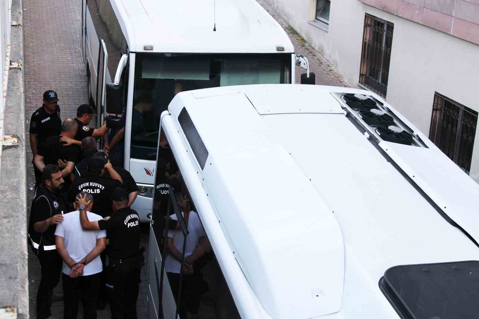 Kayseri’deki yeni nesil suç örgütü operasyonunda gözaltına alınan 32 şüpheli adliyede