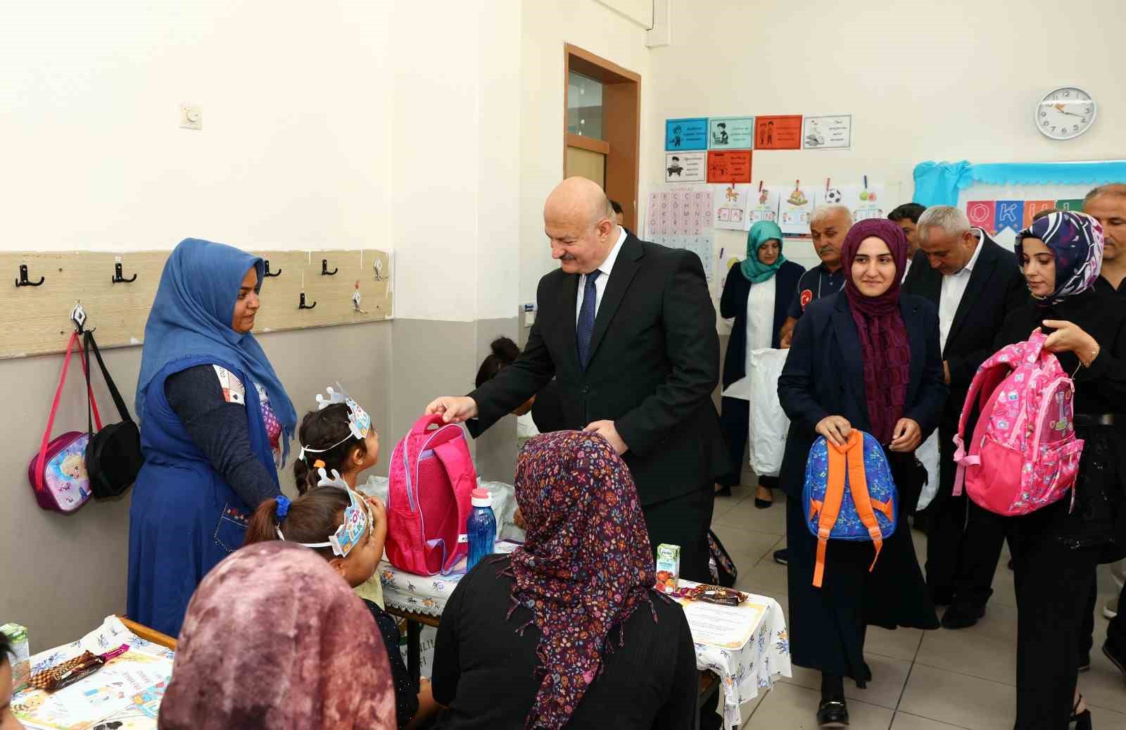 Adıyaman’da 5 bin öğrenciye kırtasiye desteği