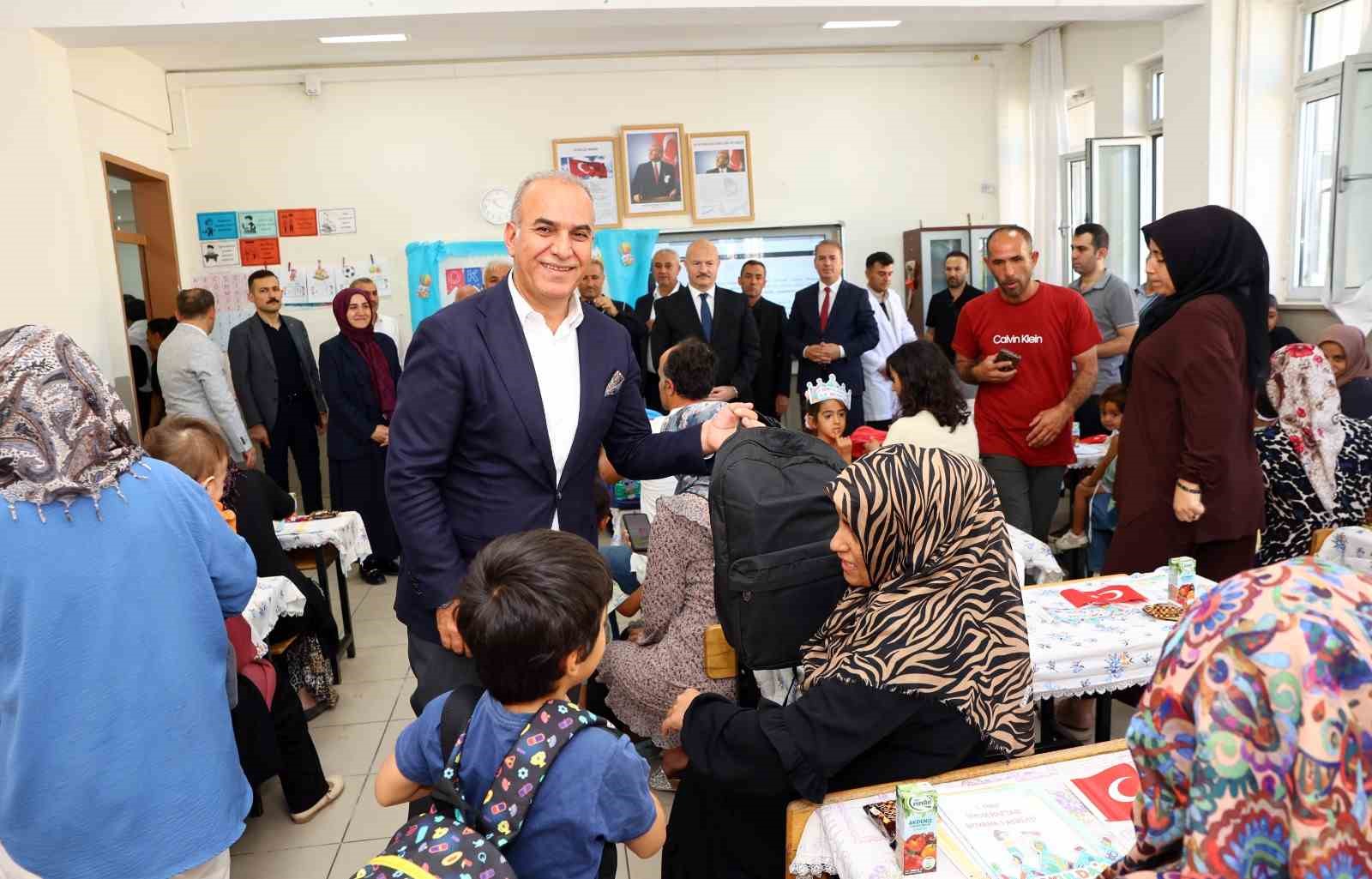 Adıyaman’da 5 bin öğrenciye kırtasiye desteği