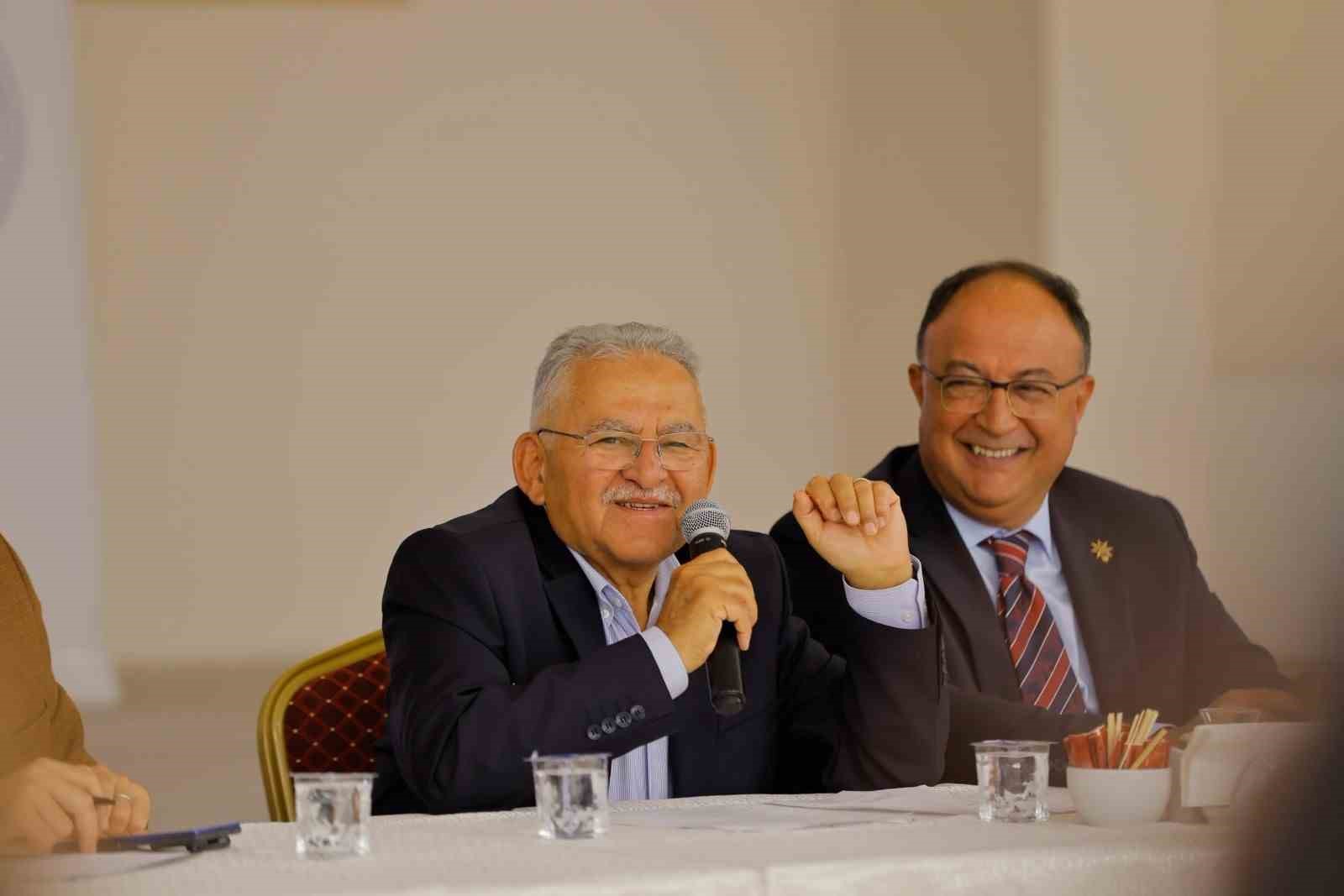 Başkan Büyükkılıç, Tomarza’da muhtarlarla istişare etti