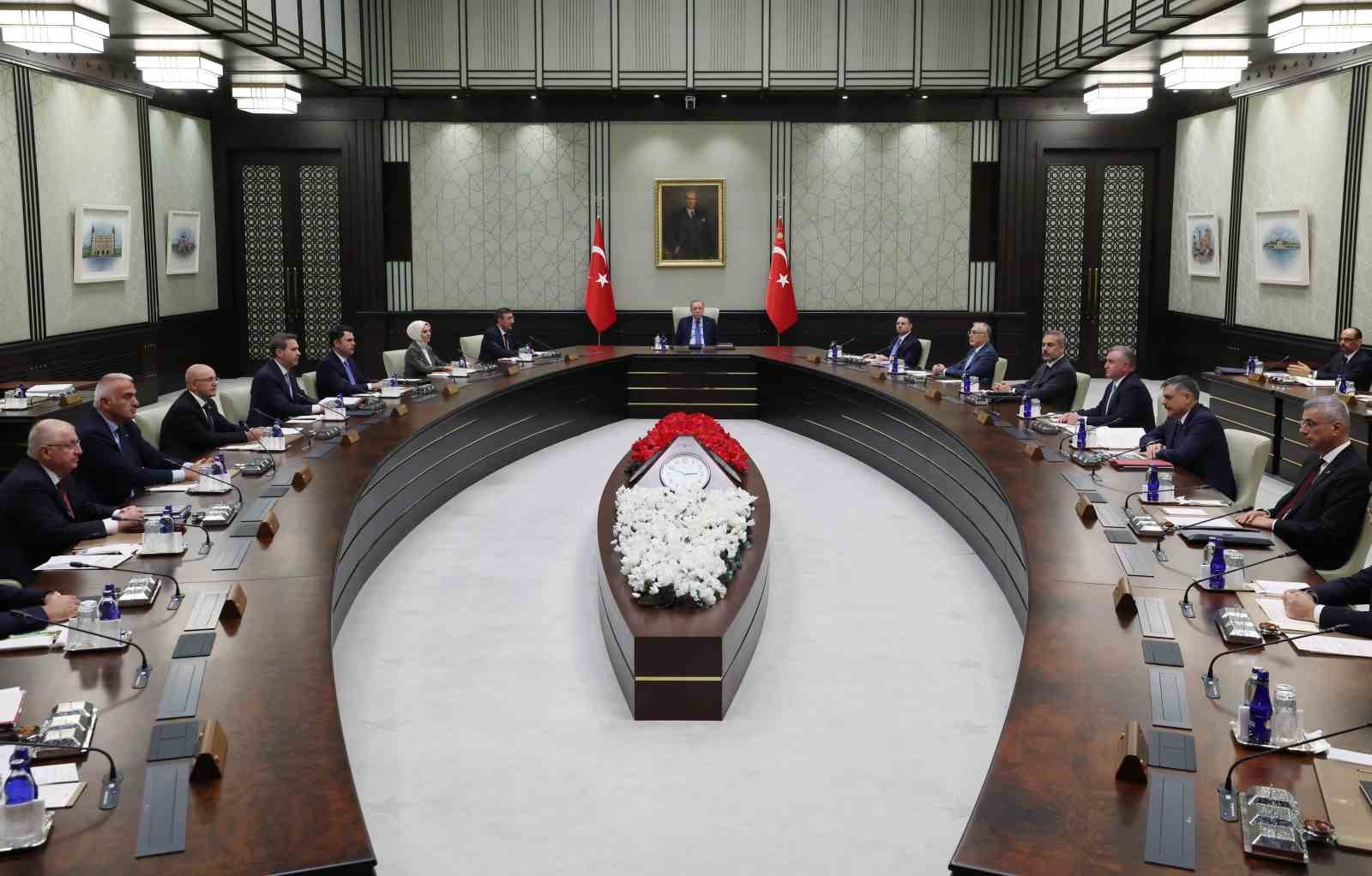 Kabine Toplantısı Cumhurbaşkanı Erdoğan’ın başkanlığında başladı.
