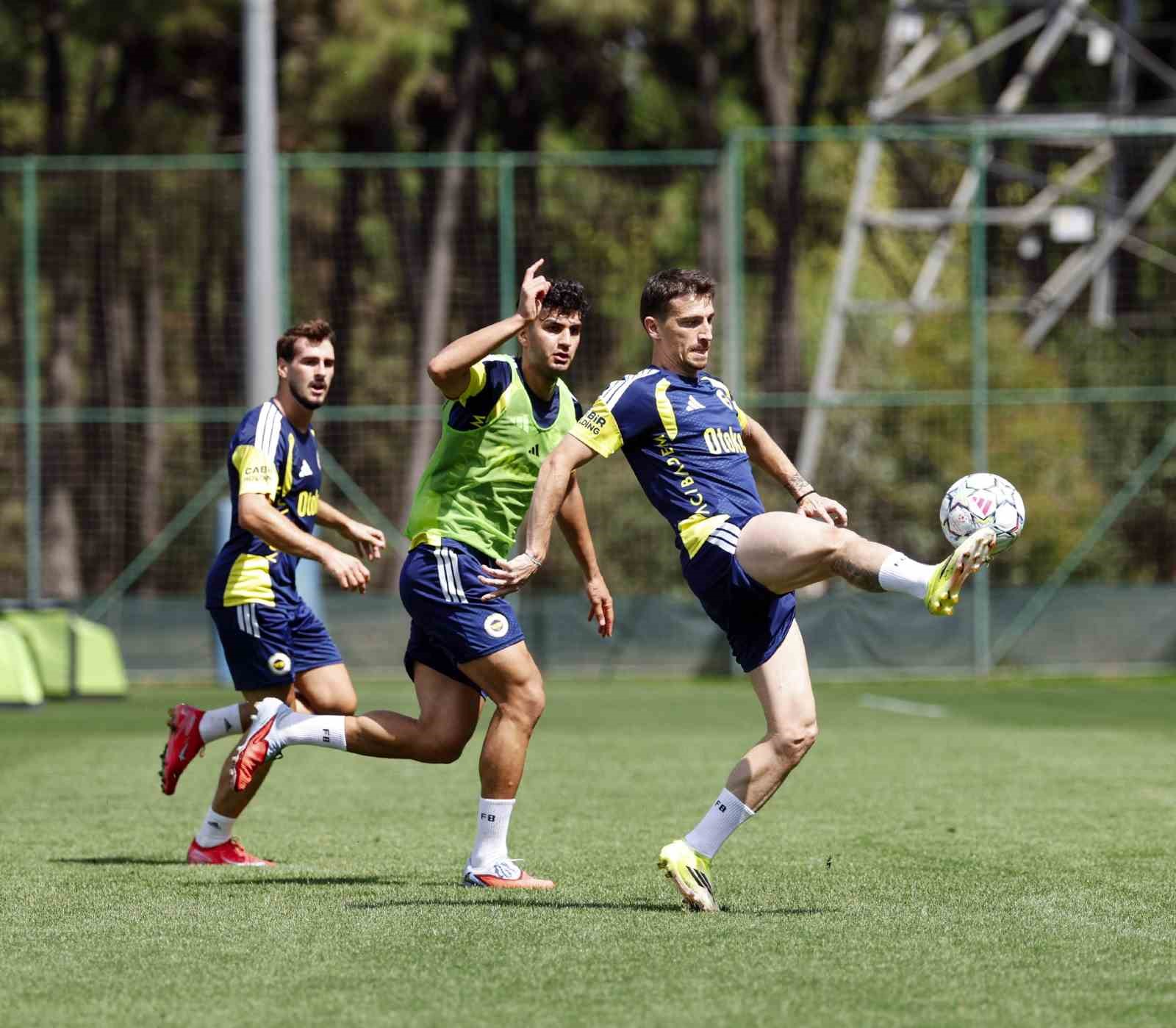 Fenerbahçe’de Roma maçı hazırlıkları devam etti