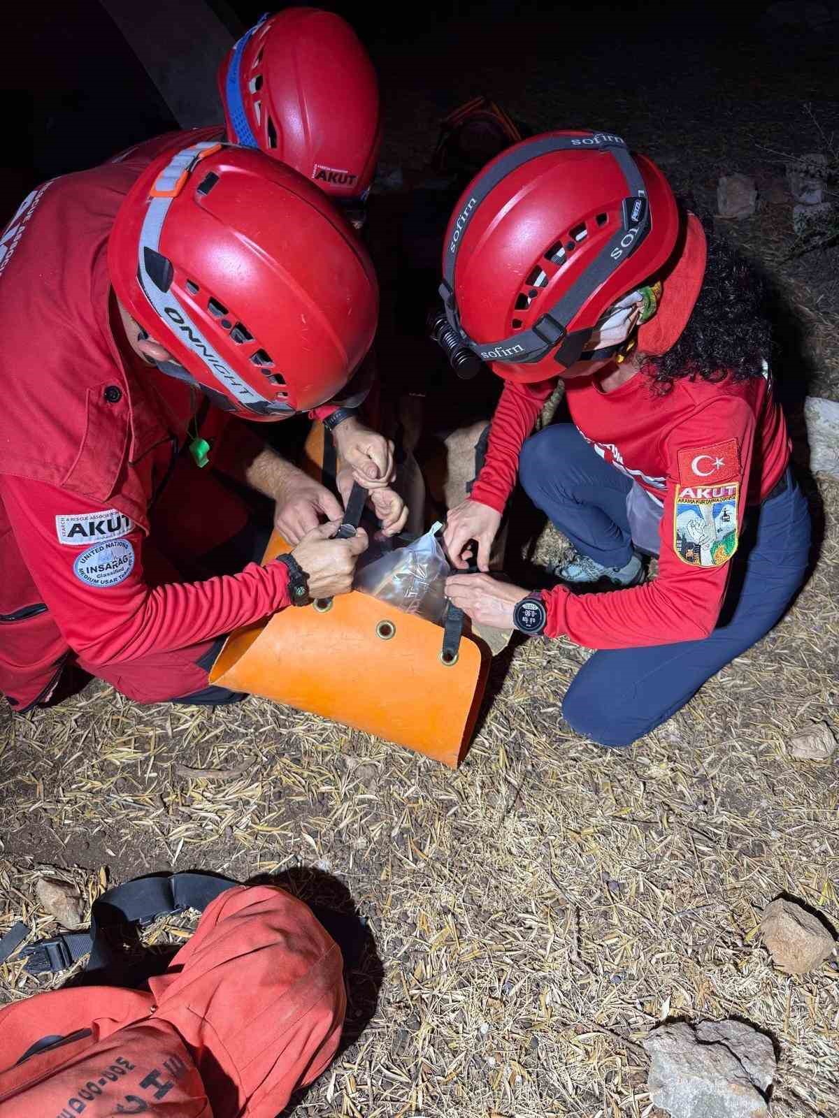 Likya yolunda mahsur kalan turist ekiplerce kurtarıldı