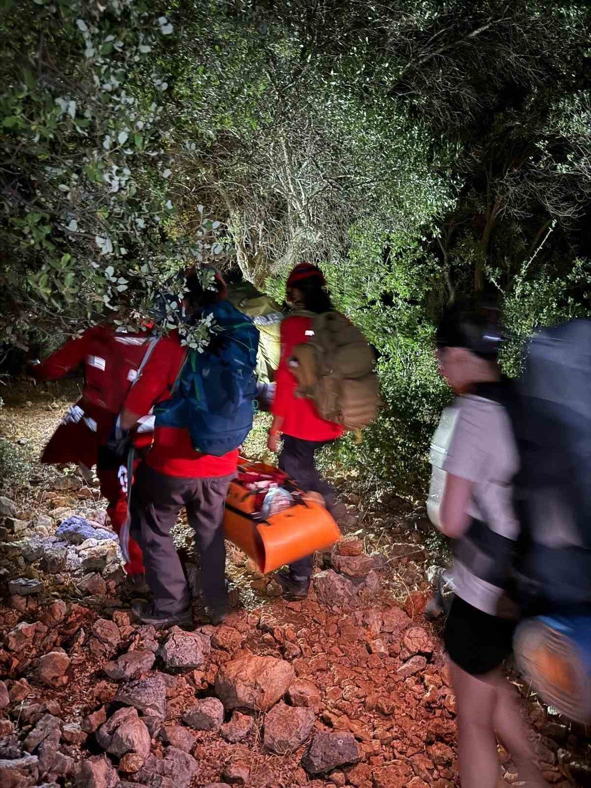 Likya yolunda mahsur kalan turist ekiplerce kurtarıldı