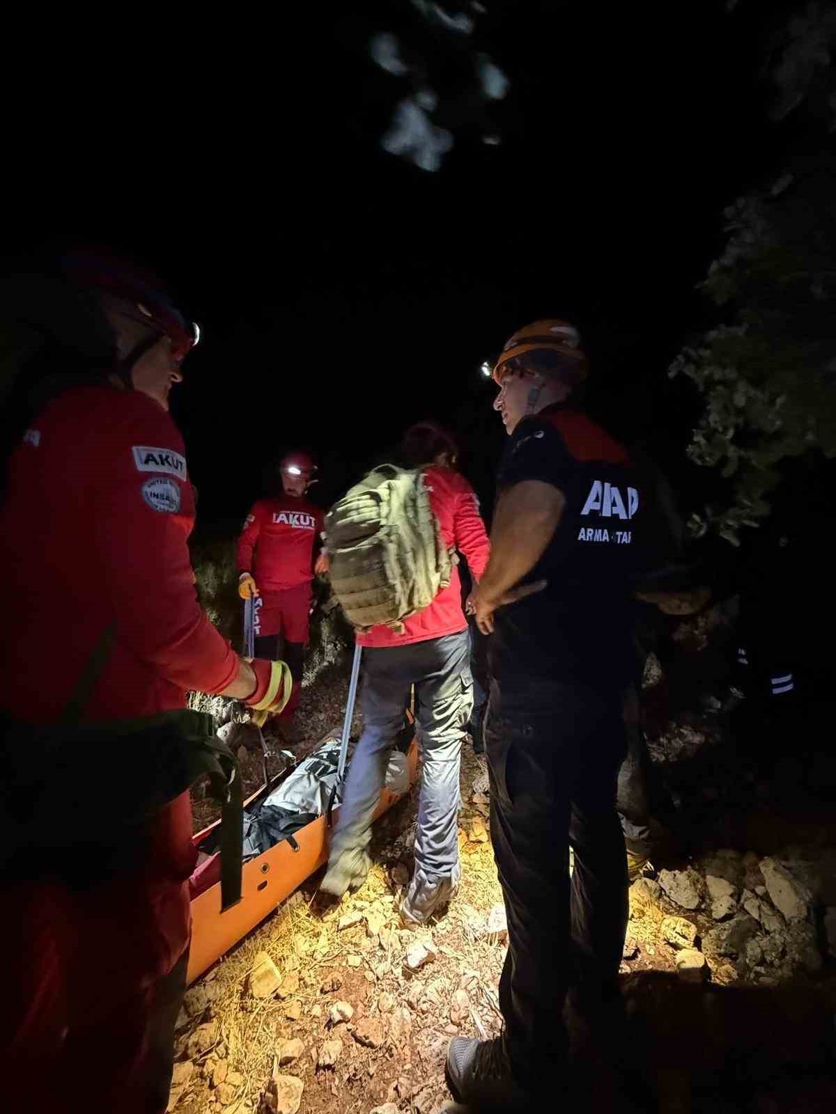 Likya yolunda mahsur kalan turist ekiplerce kurtarıldı