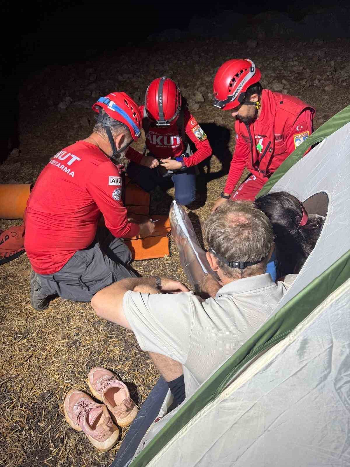 Likya yolunda mahsur kalan turist ekiplerce kurtarıldı