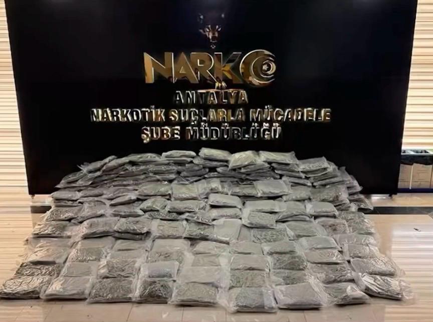İçişleri Bakanlığı: "2 ton 367 kilogram uyuşturucu madde ile 4 milyon 34 bin 459 adet uyuşturucu hap ele geçirildi"