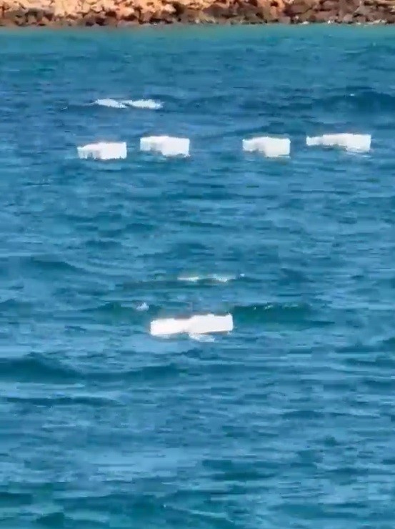 Çeşme’de denizi köpük kutular bastı