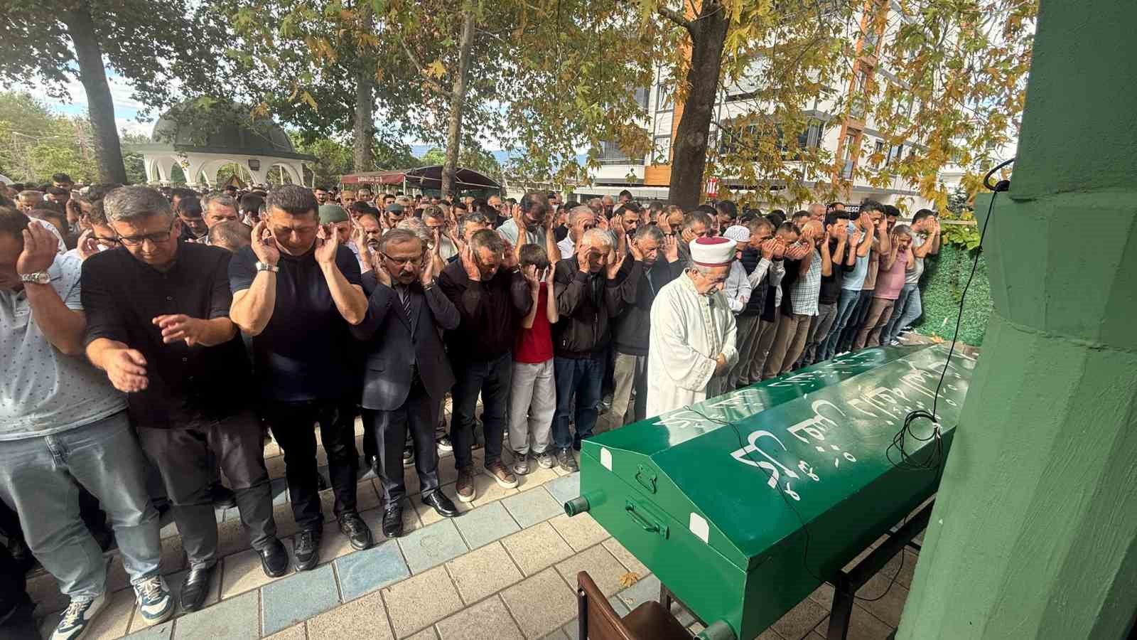 22 günlük yaşam mücadelesini kaybeden İHA telifli muhabiri son yolculuğuna uğurlandı
