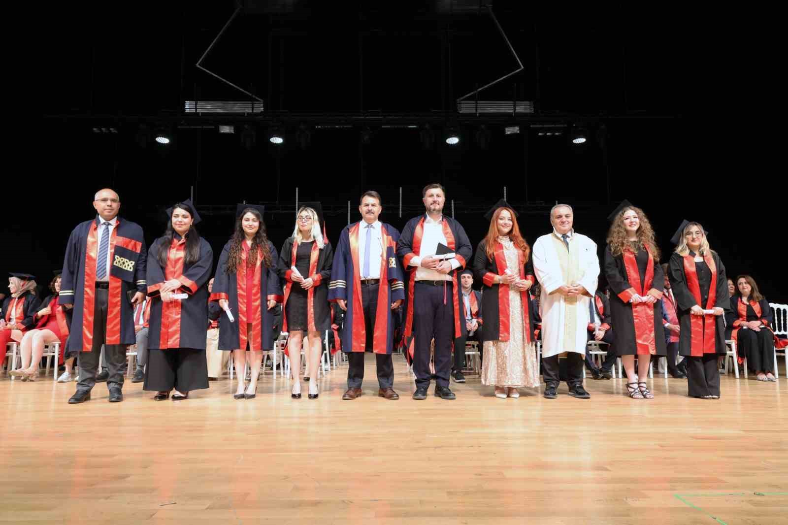 ERÜ’de lisansüstü mezuniyet sevinci yaşandı