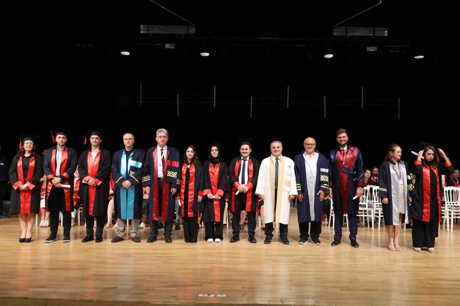 ERÜ’de lisansüstü mezuniyet sevinci yaşandı