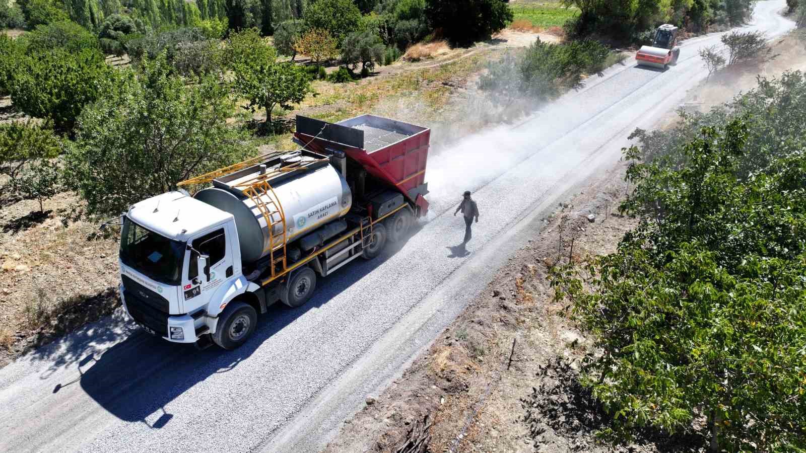 Manisa’da 1999’da açılan yol 27 yıl sonra asfaltla buluştu