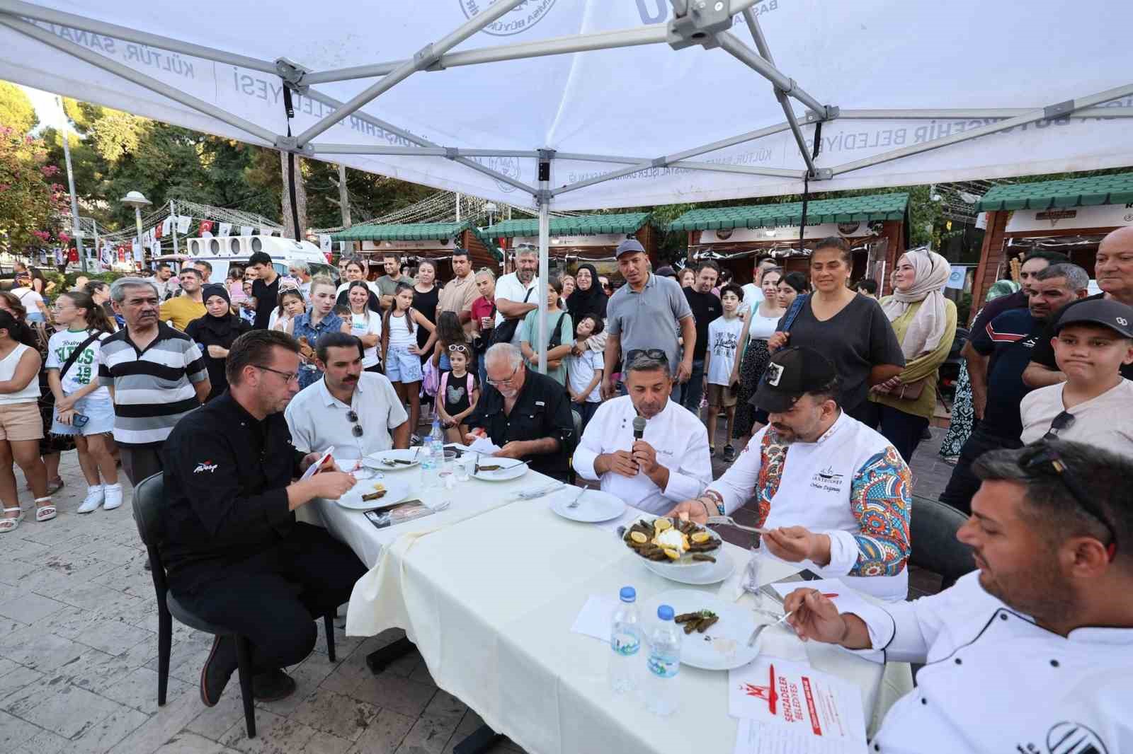 Gastronomi Çarşısı’nda ’En Güzel Sarma’ yarışması