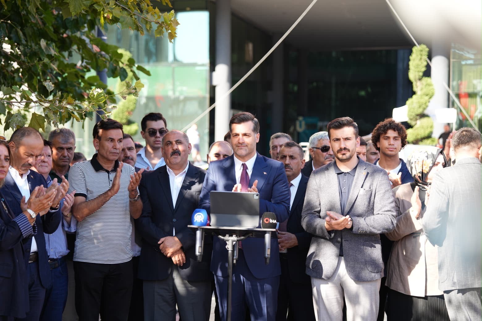 AK Parti’den Üsküdar Belediyesi’ne "hizmetsizlik" protestosu