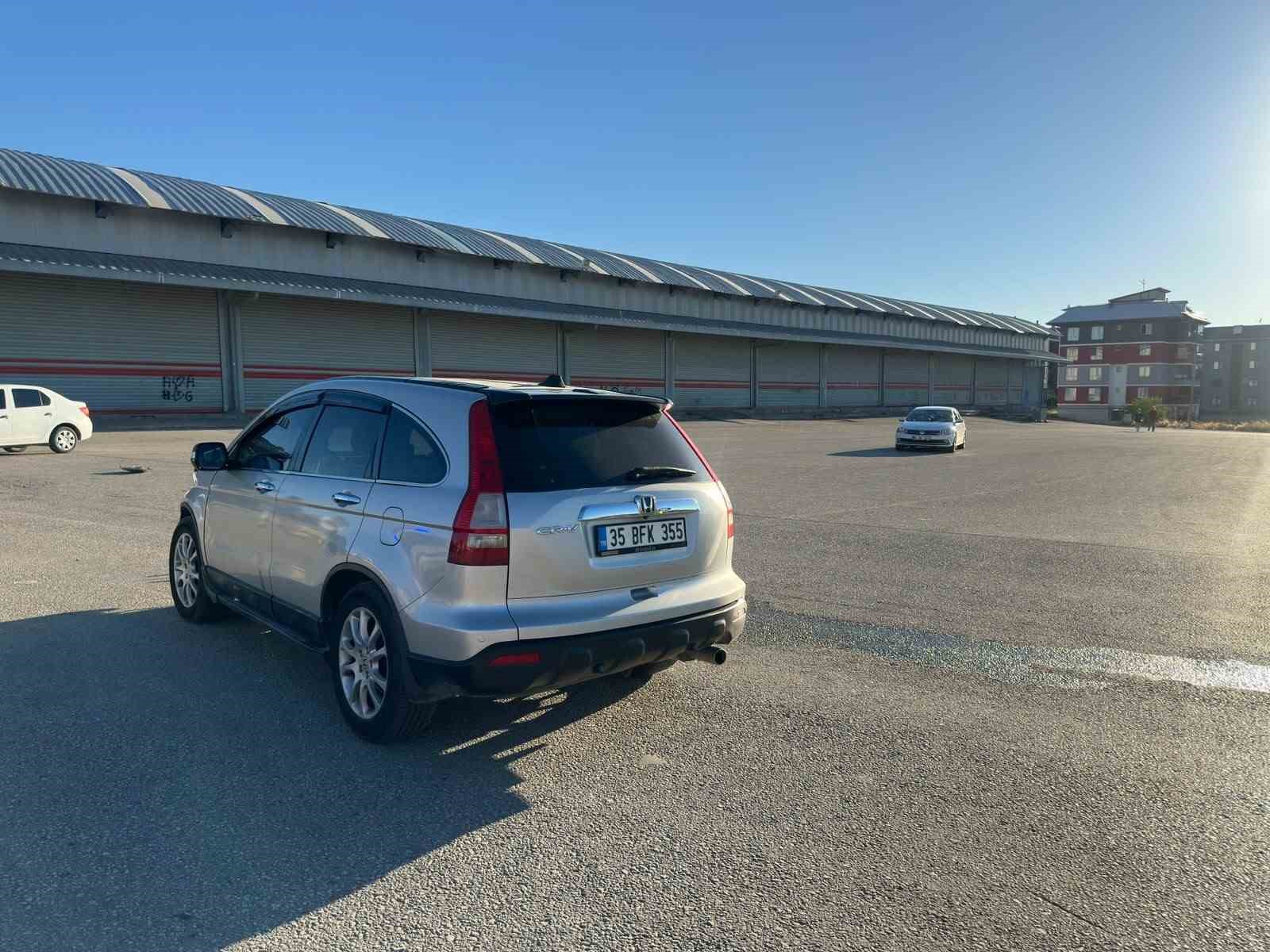 Uşak’ta iki otomobil çarpıştı: 1’i çocuk 3 kişi yaralandı