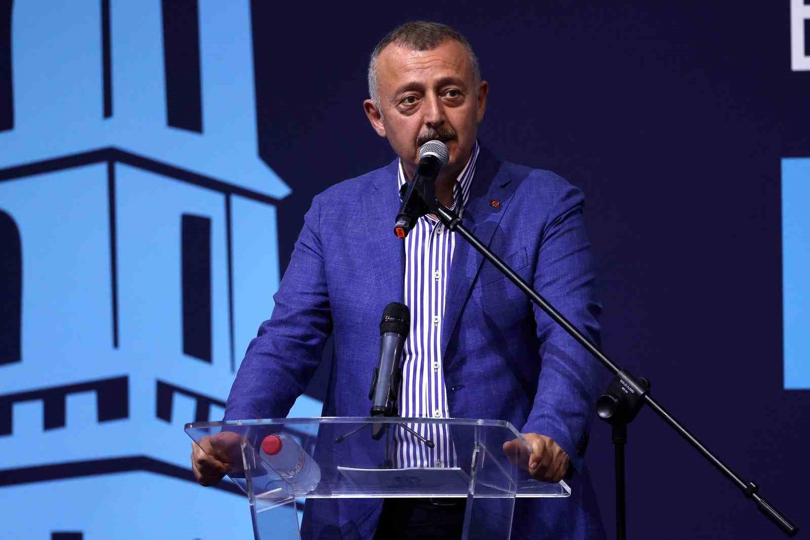 700’ü aşkın sporcu Kocaeli’de kulaç atıyor