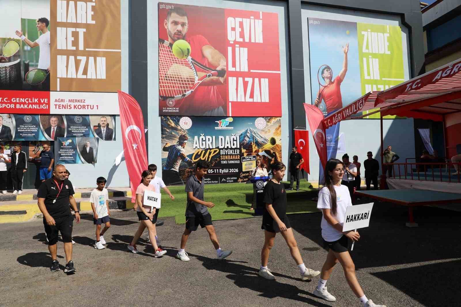 Ağrı Dağı Cup tenis turnuvasında maçlar başladı