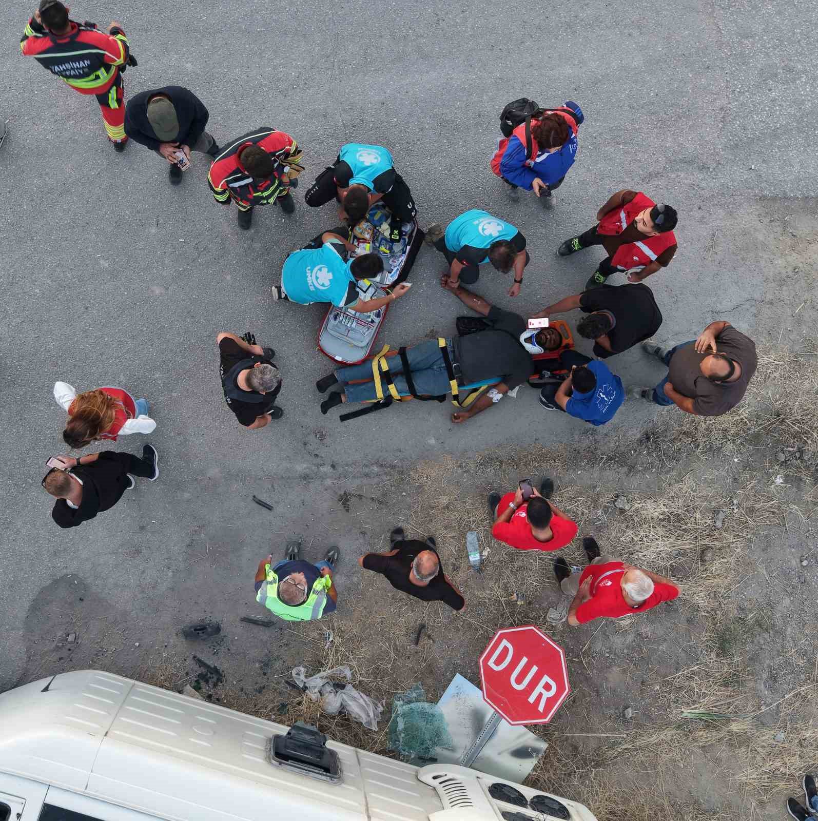Kırıkkale’de işçi servisi ile otomobil çarpıştı: 14 yaralı