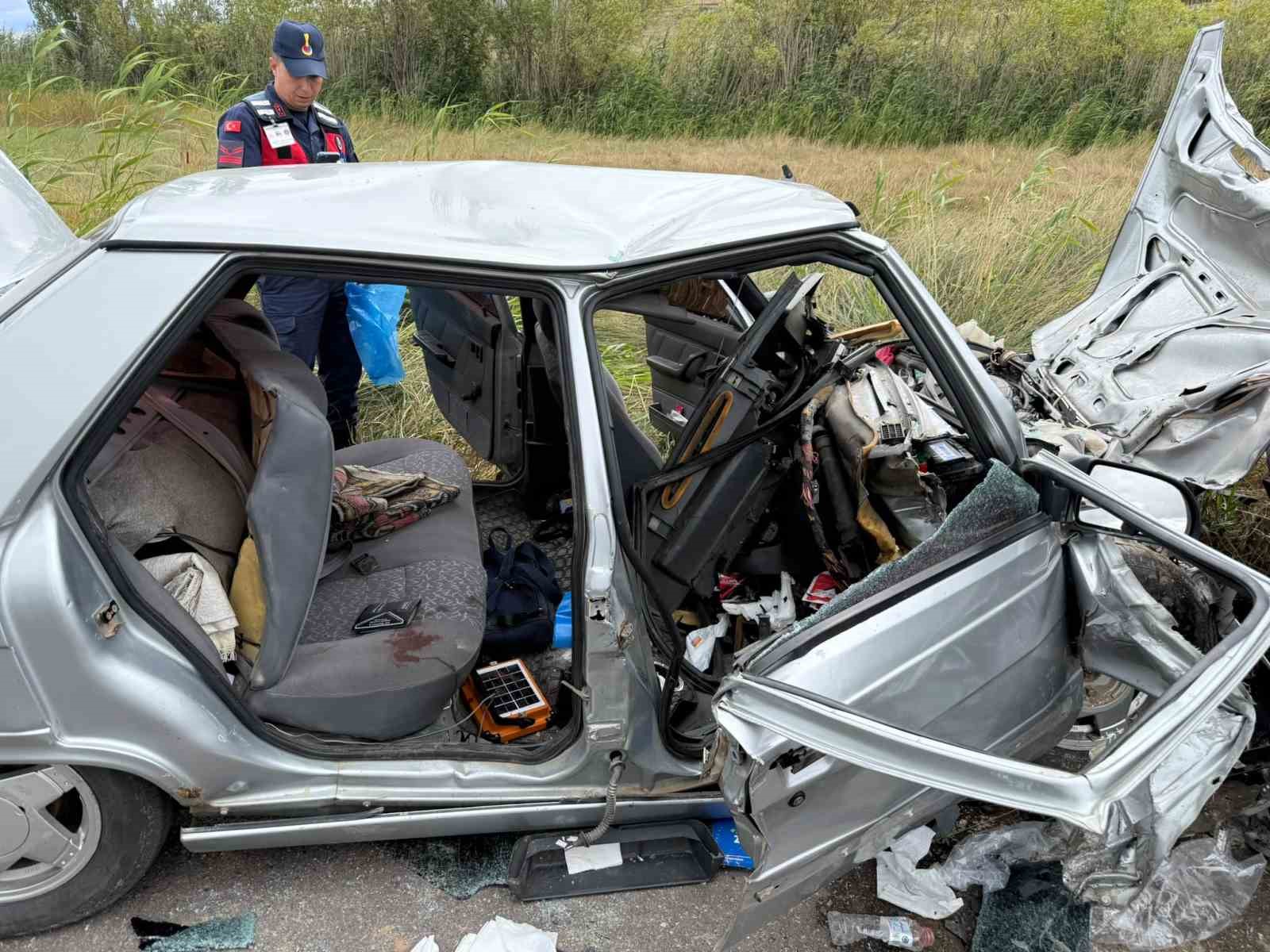Bayburt’ta otomobille pikabın çarpıştığı kazada 1 kişi öldü, 4 kişi yaralandı