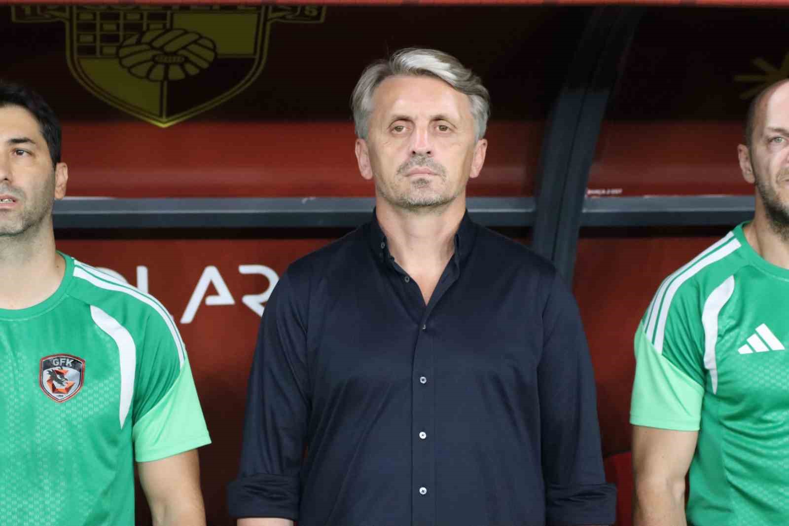 Trendyol Süper Lig: Göztepe: 0 - Gaziantep FK: 4 (İlk yarı)