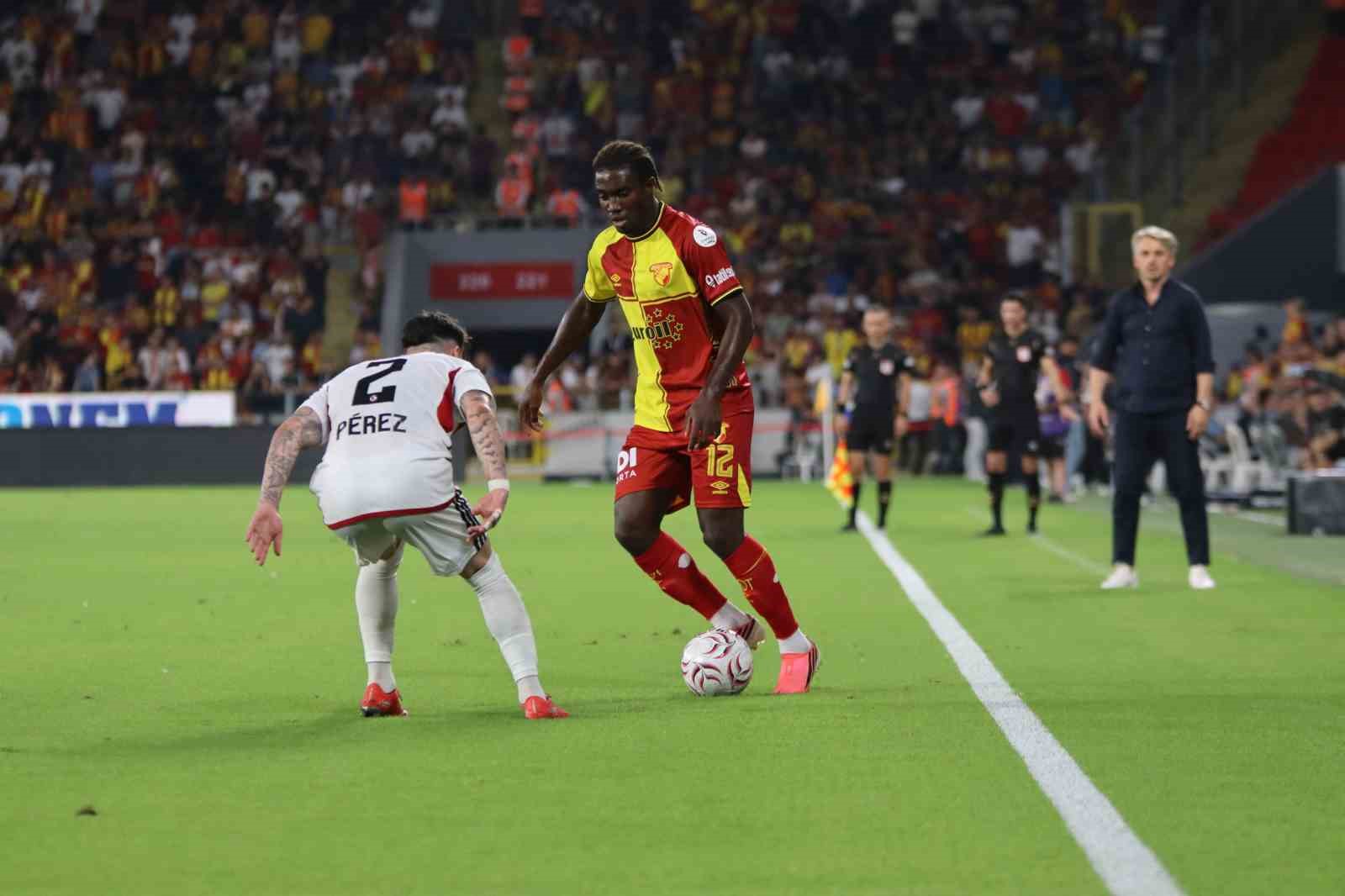 Trendyol Süper Lig: Göztepe: 0 - Gaziantep FK: 4 (İlk yarı)