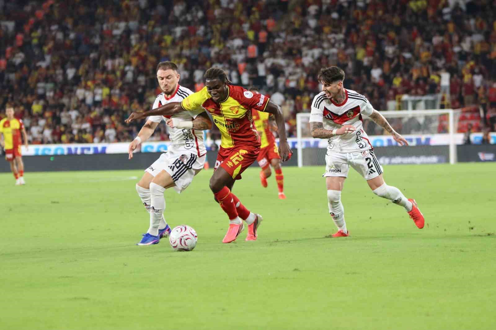 Trendyol Süper Lig: Göztepe: 0 - Gaziantep FK: 4 (İlk yarı)