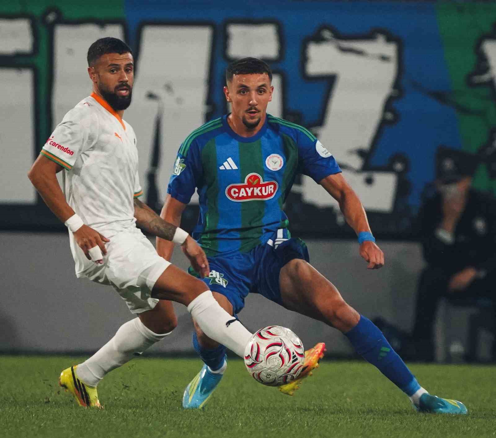 Trendyol Süper Lig: Çaykur Rizespor: 0 - Alanyaspor: 0 (İlk yarı)