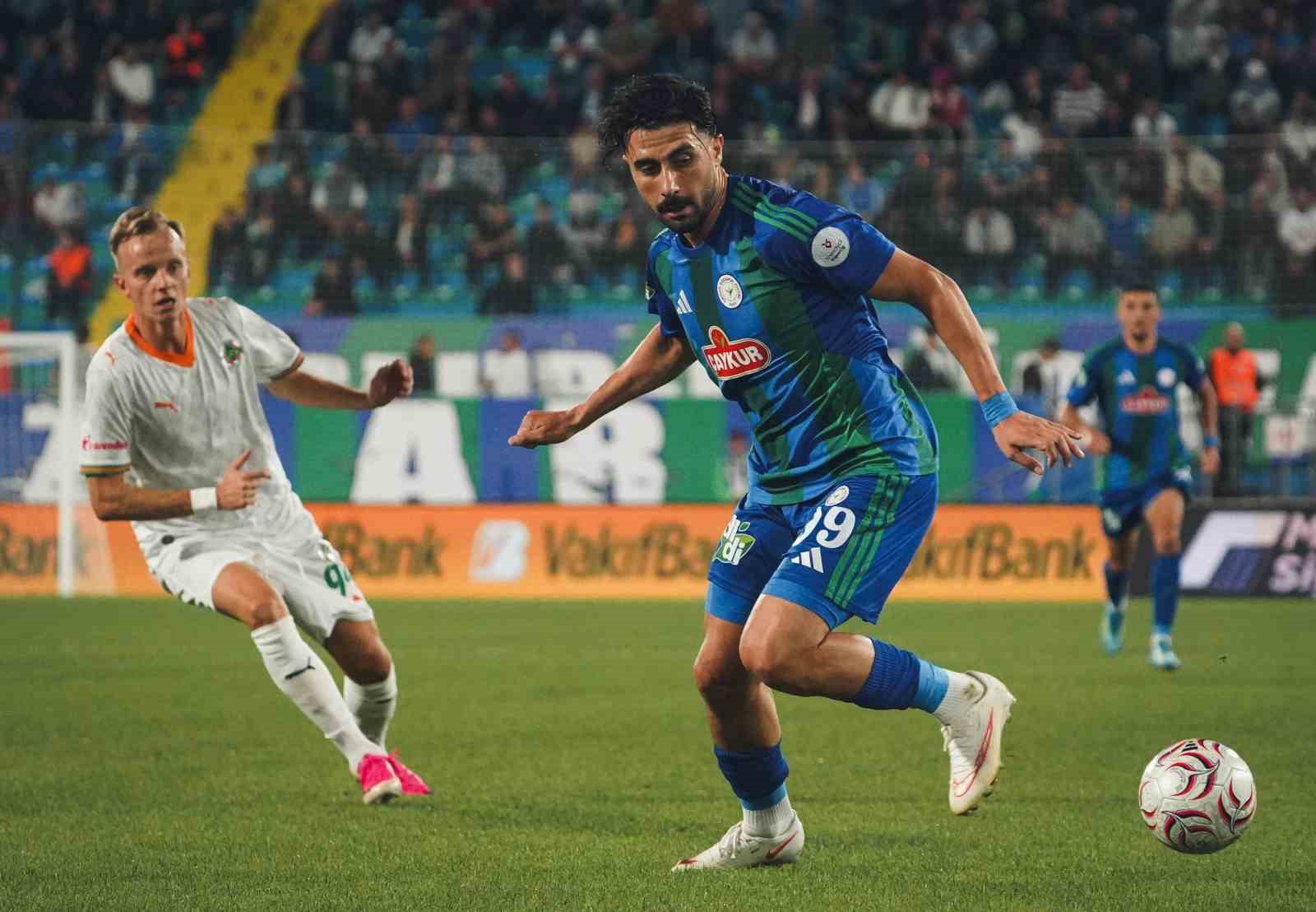 Trendyol Süper Lig: Çaykur Rizespor: 0 - Alanyaspor: 0 (İlk yarı)
