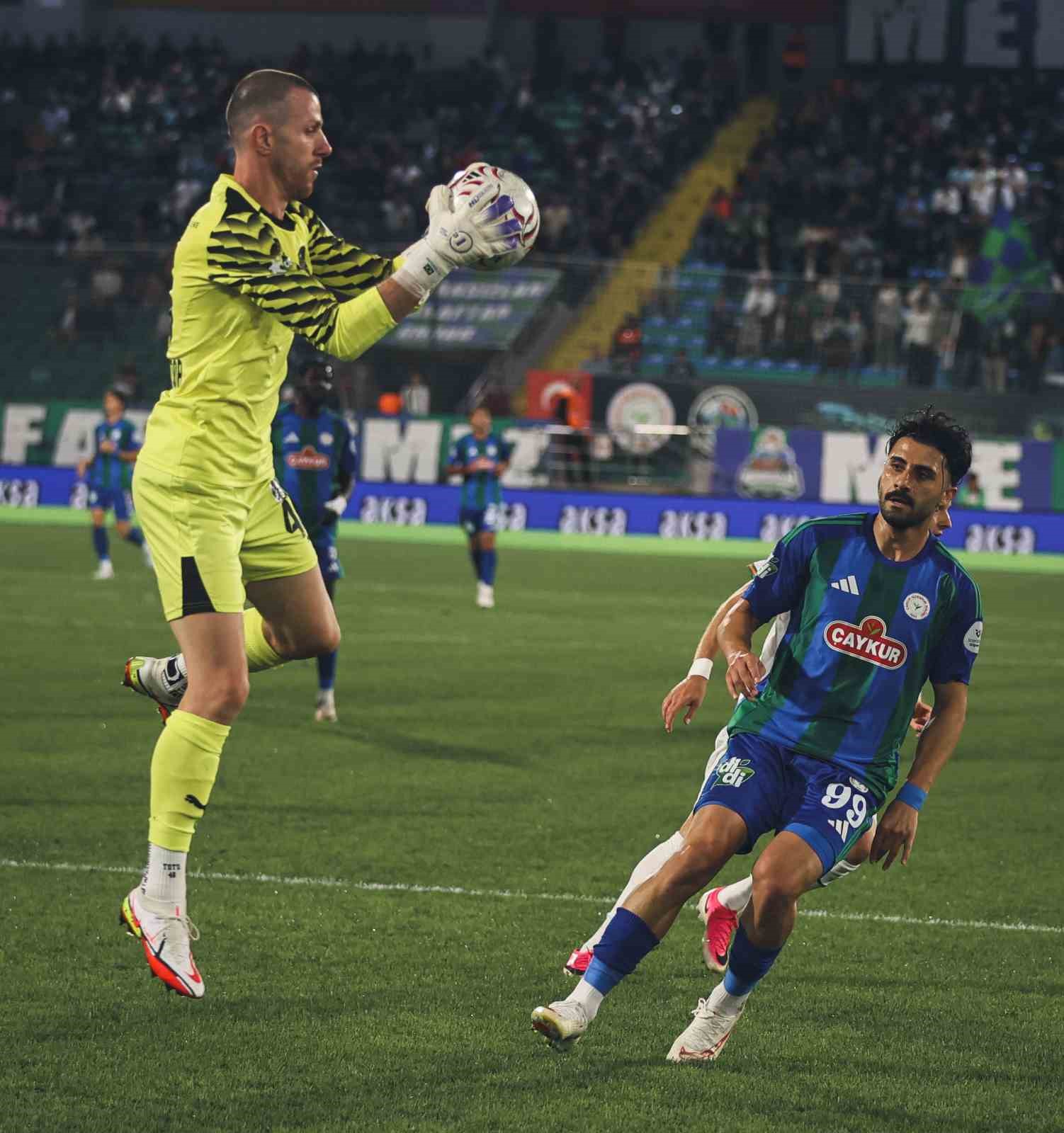 Trendyol Süper Lig: Çaykur Rizespor: 0 - Alanyaspor: 0 (İlk yarı)