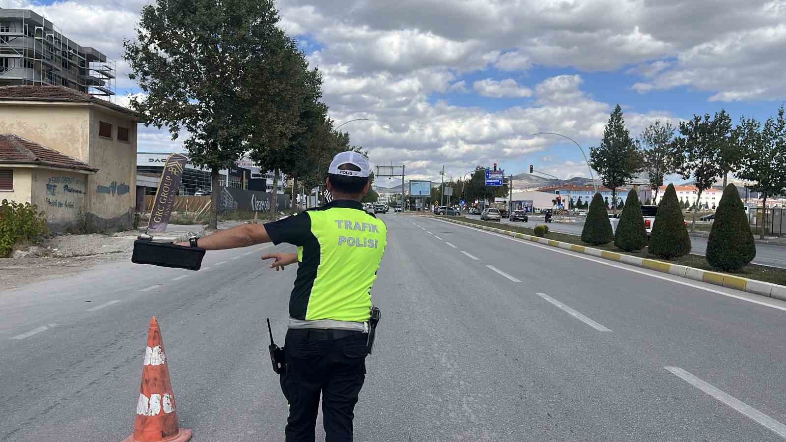 Çorum’da dron destekli trafik denetimi: Kırmızı ışık ihlali yapan sürücülere toplam 100 bin TL ceza