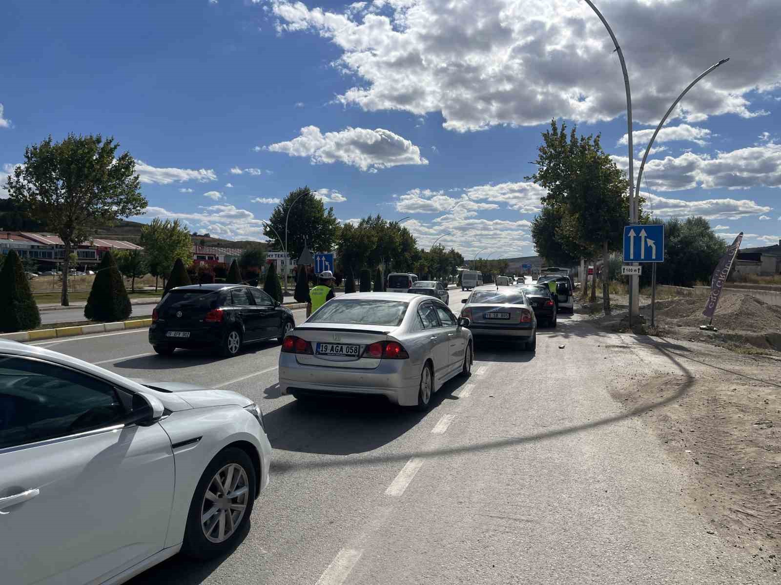 Çorum’da dron destekli trafik denetimi: Kırmızı ışık ihlali yapan sürücülere toplam 100 bin TL ceza