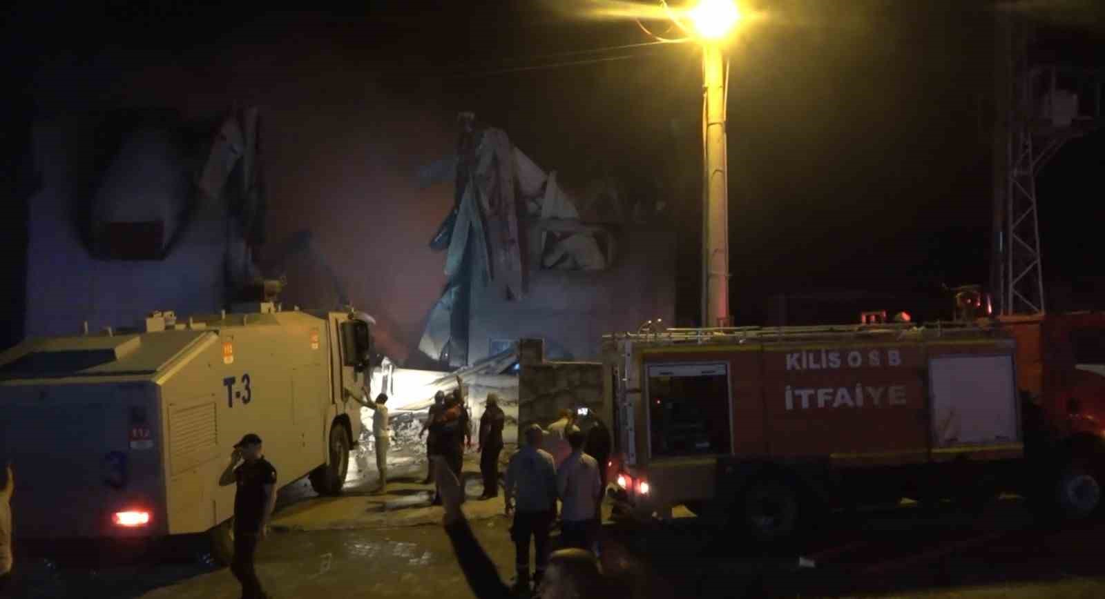 Kilis’te ambalaj fabrikasında yangın: 1 itfaiye eri yaralandı