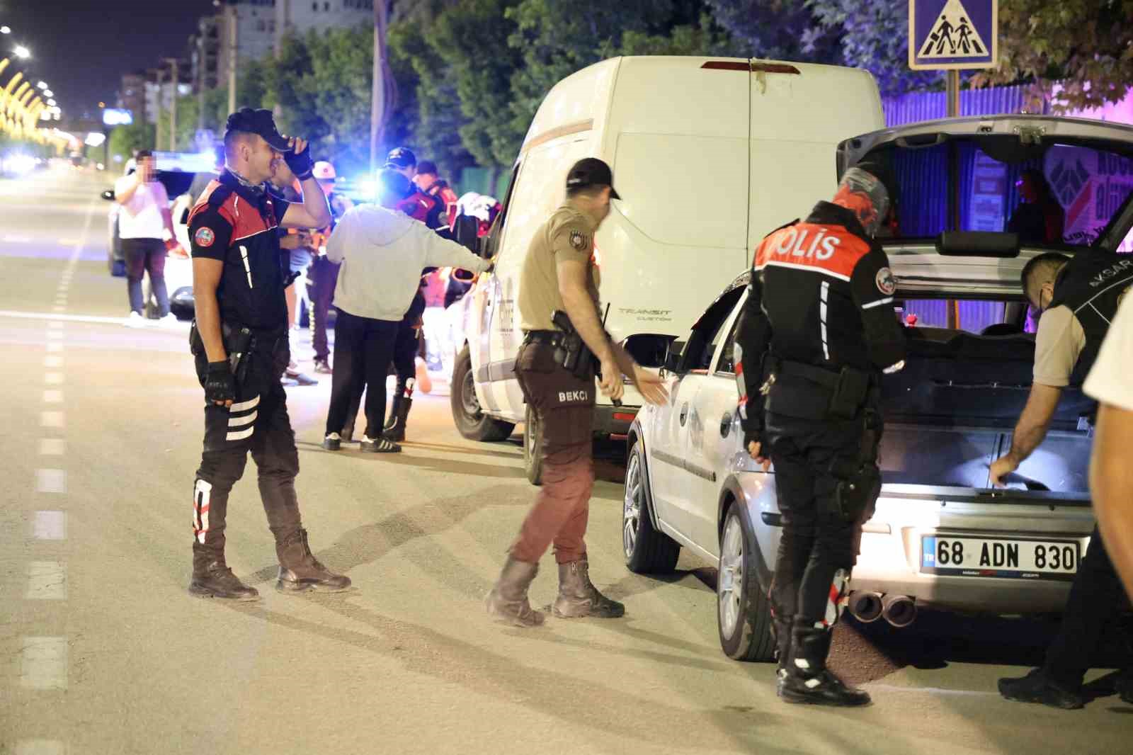 Aksaray’da araç ve şahıslar didik didik aranıyor
