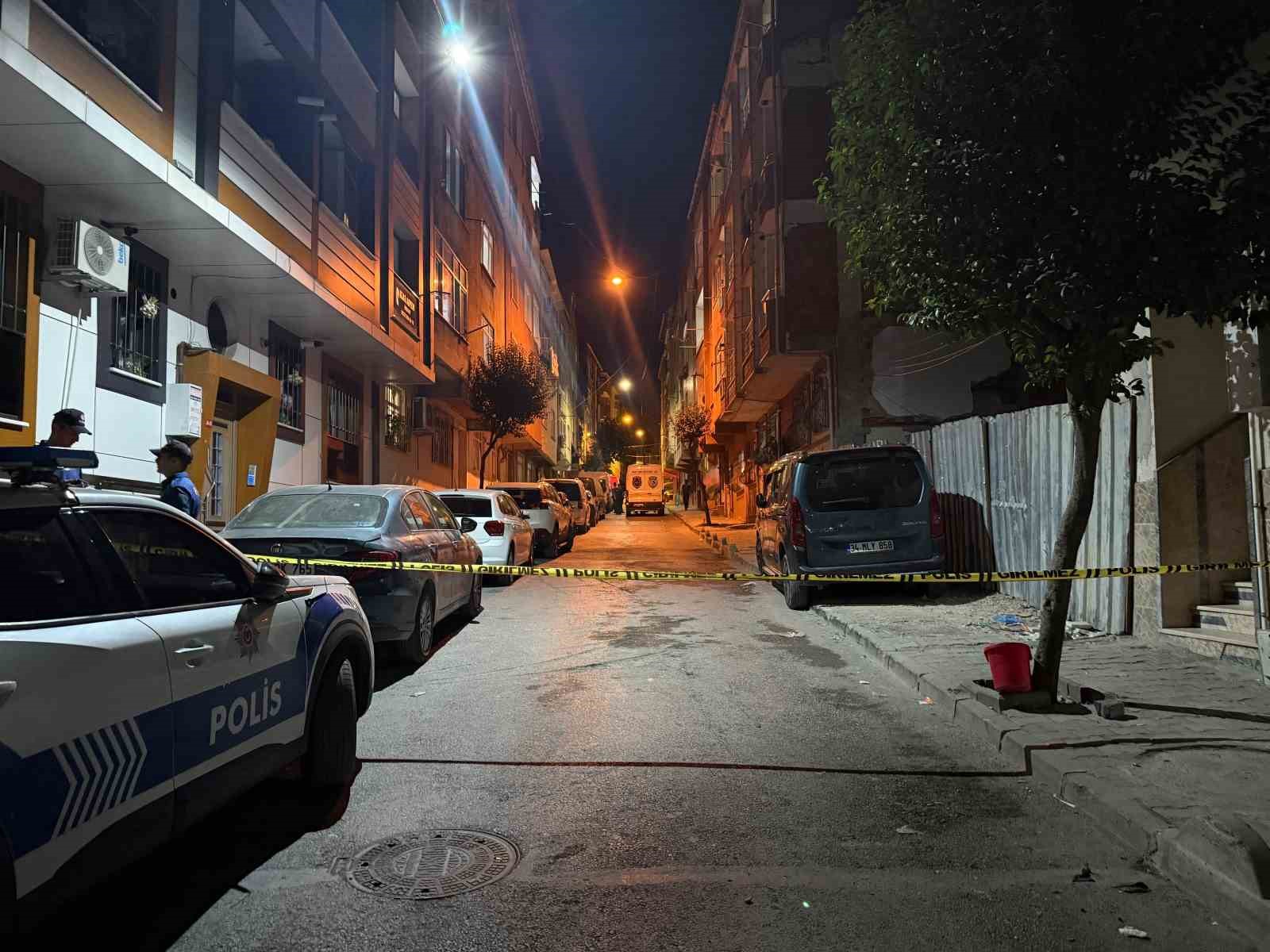 Esenler’de bir evde bulunan kişiler arasında kavgada silahlar konuştu: 3 ağır yaralı