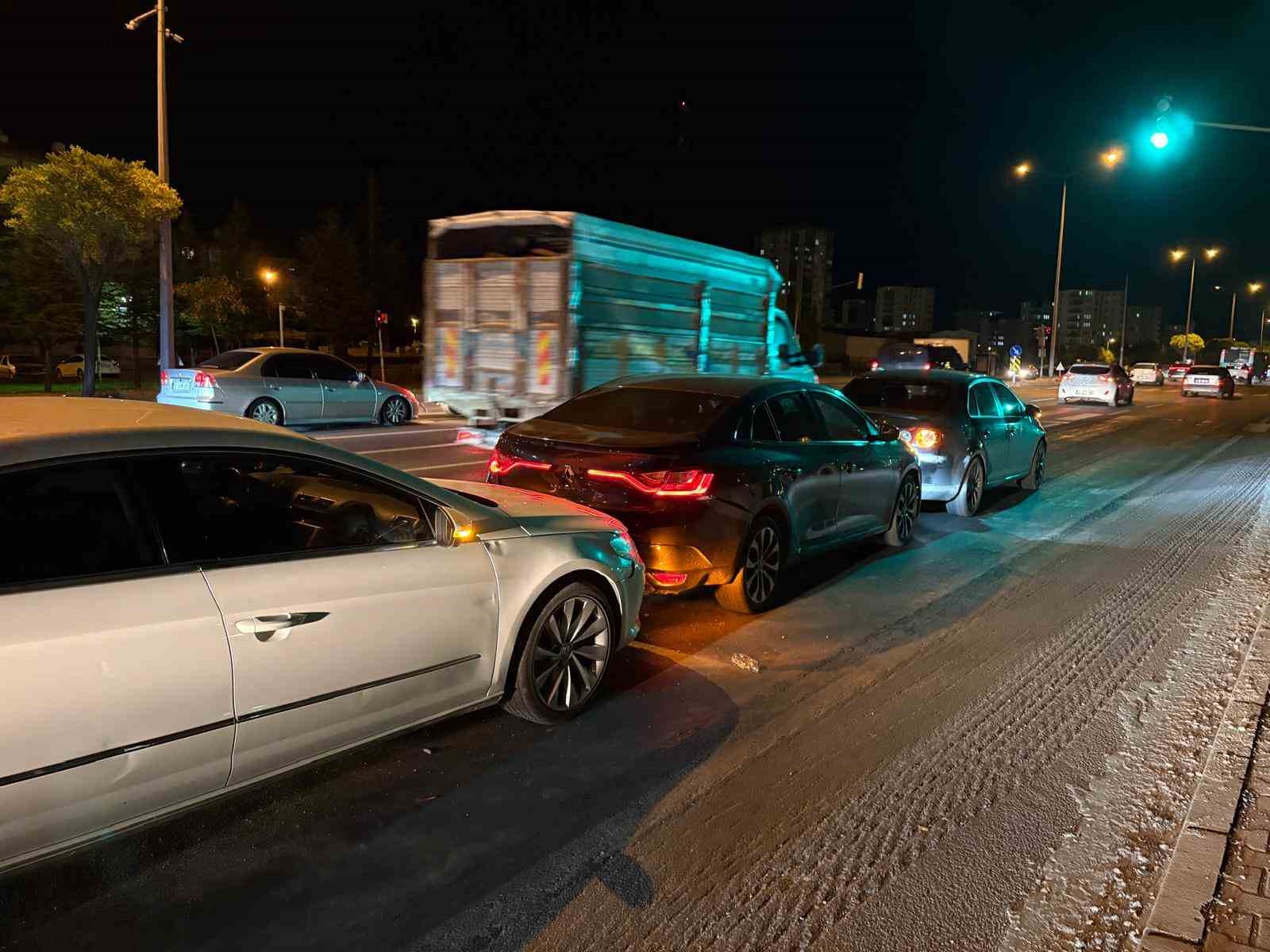 Kayseri’de 3 otomobil çarpıştı: 1 yaralı