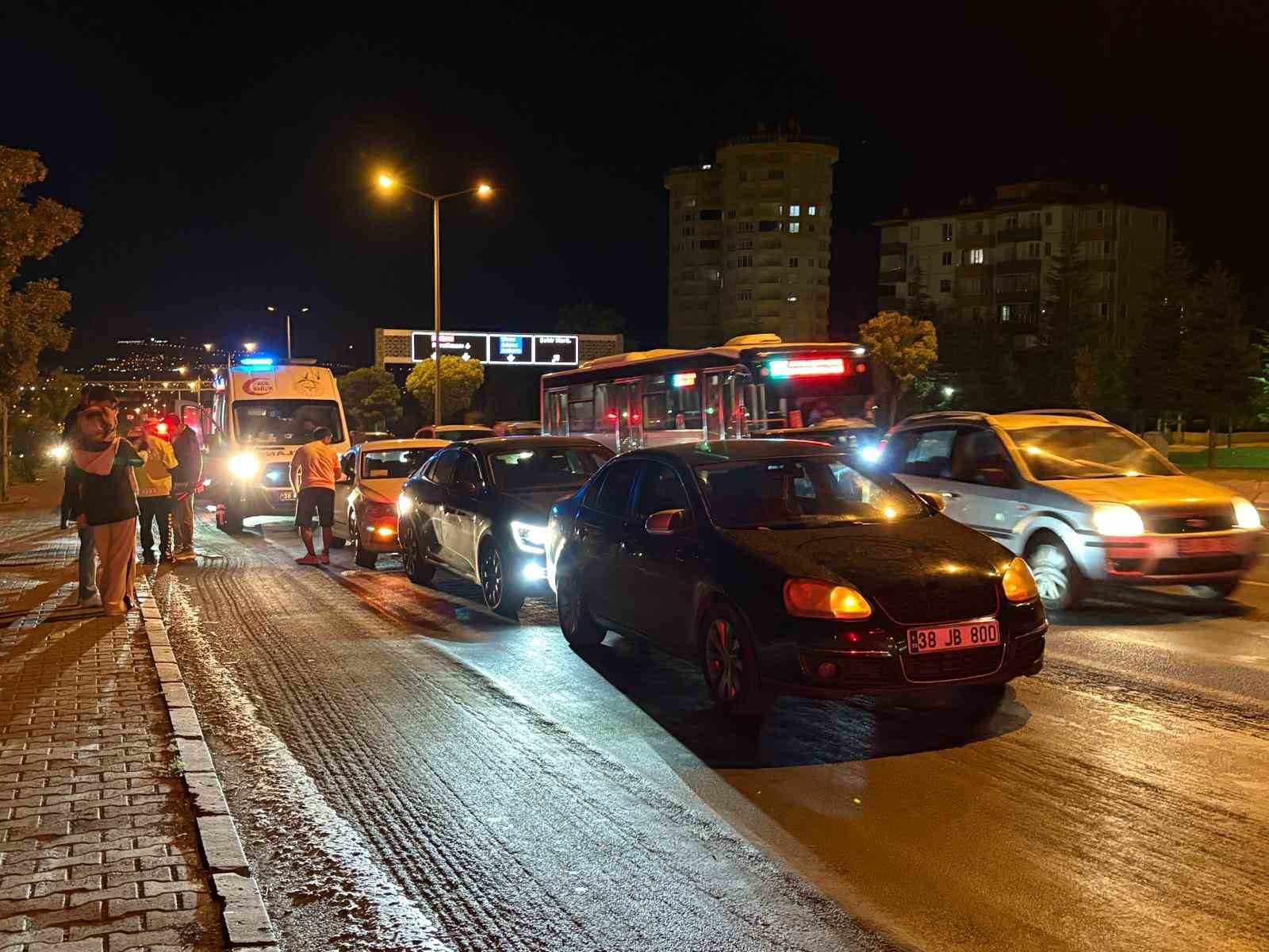 Kayseri’de 3 otomobil çarpıştı: 1 yaralı