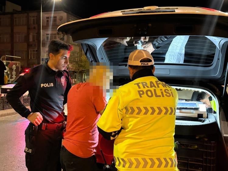 Kayseri’de otomobiliyle uyuyakalan sürücüye 25 bin TL idari para cezası yazıldı
