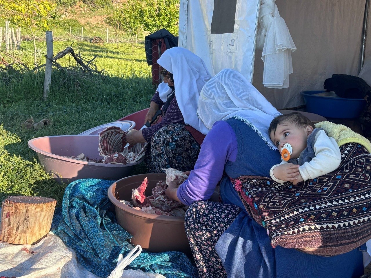 Konargöçer ailelerin ömrü yaylalarda geçiyor