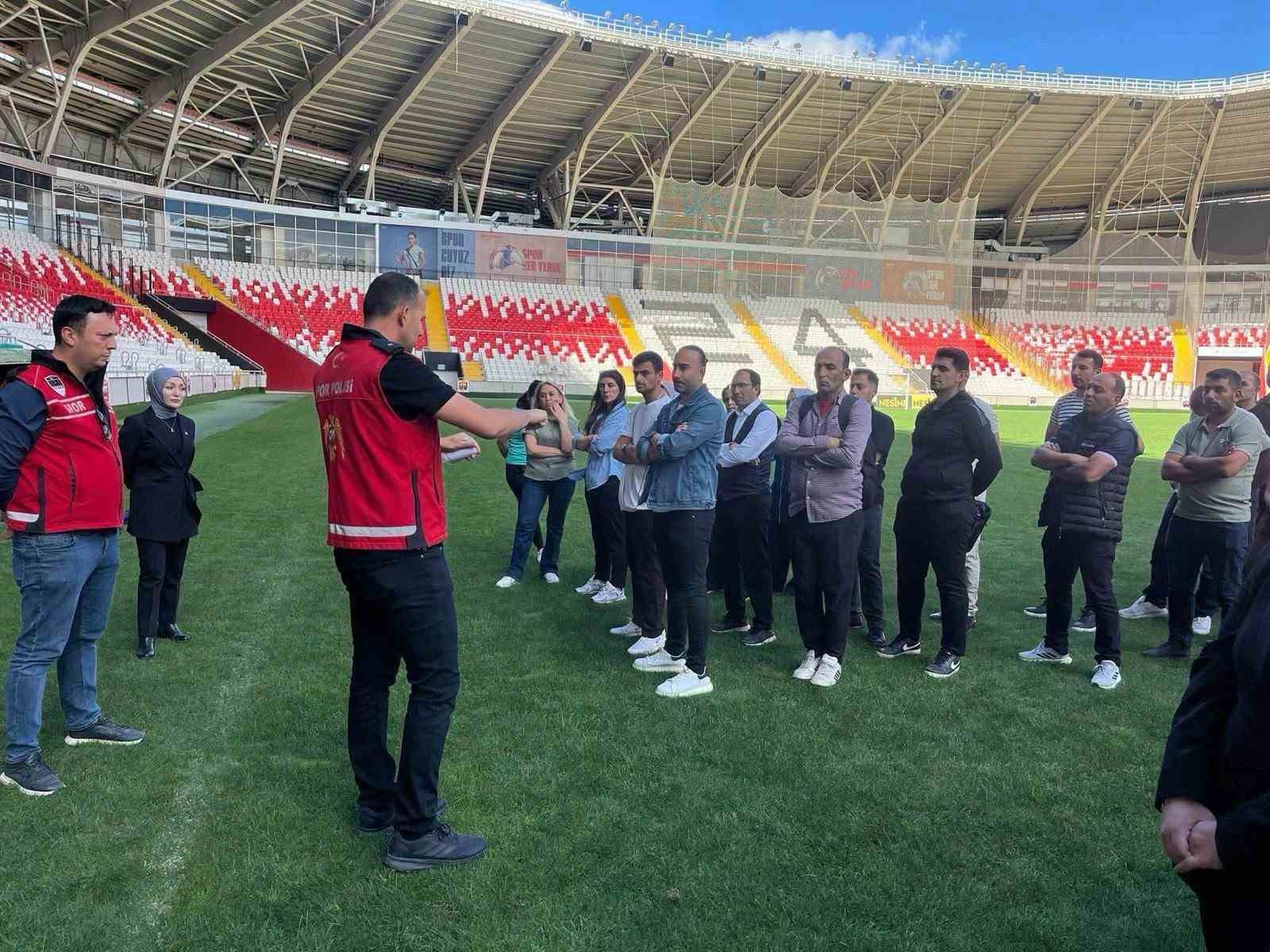 Erzincan’da özel güvenlik görevlilerine spor güvenliği eğitimi