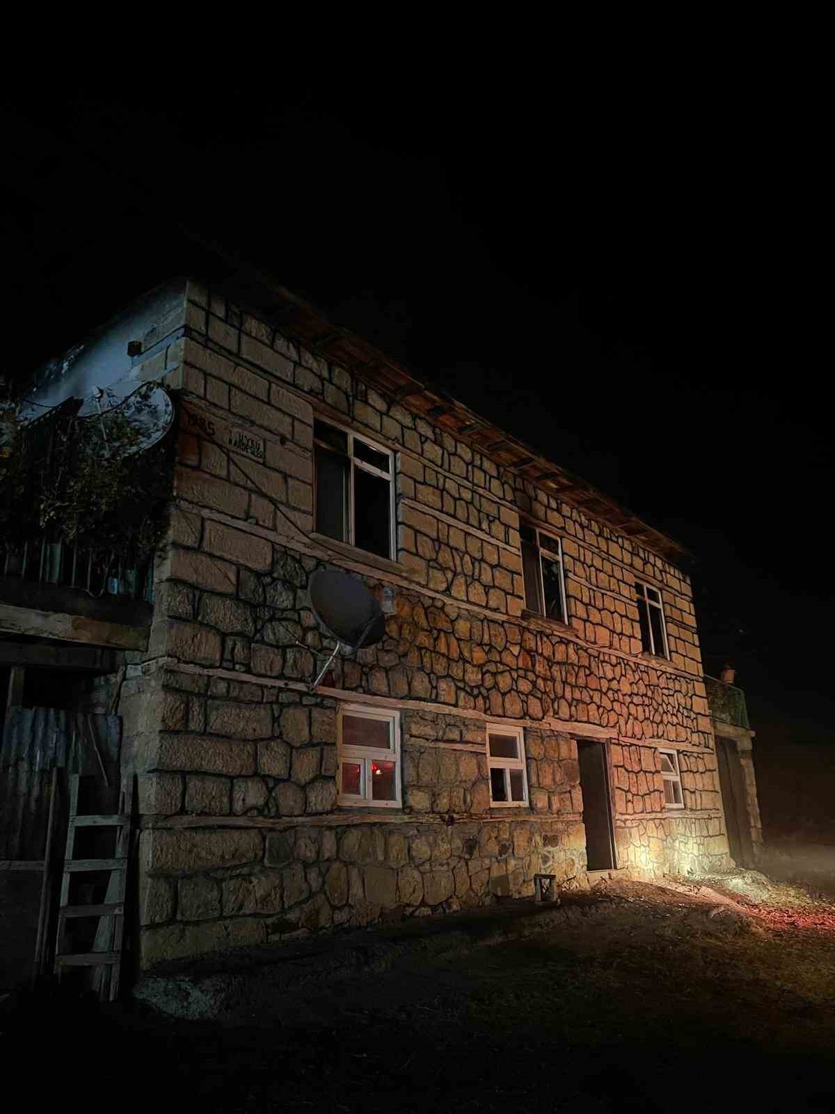 Elazığ’da ev yangını: 2 ölü