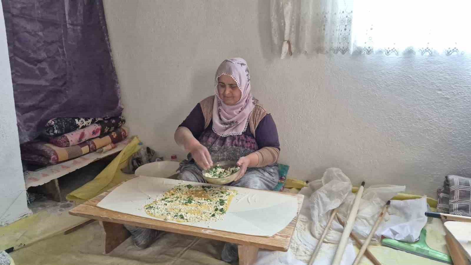 Yozgat’ta imece usulü kışlık yufka ekmek hazırlığı sürüyor