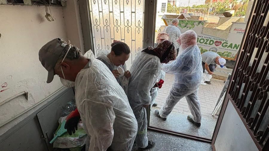 Bozdoğan’da çöp ev temizlendi