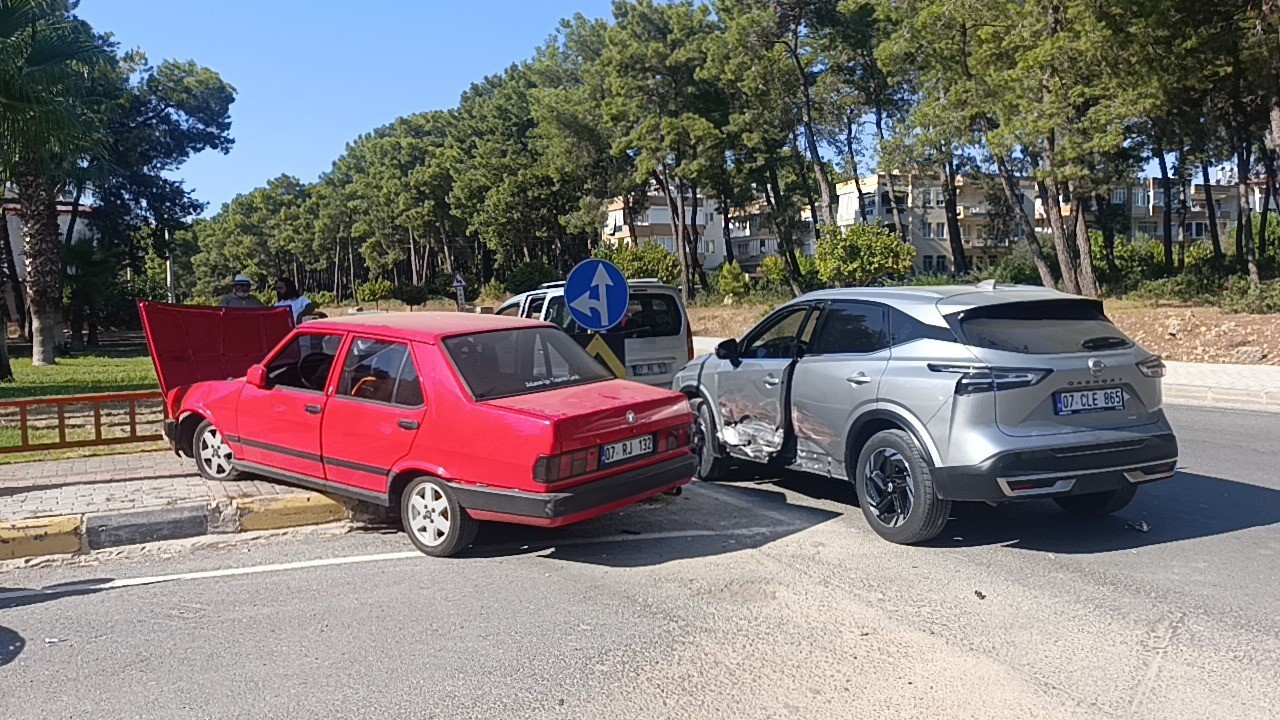 Hurdaya dönen araçtan burnu bile kanamadan çıktı