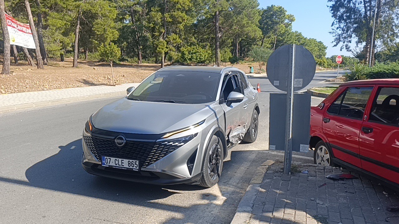 Hurdaya dönen araçtan burnu bile kanamadan çıktı